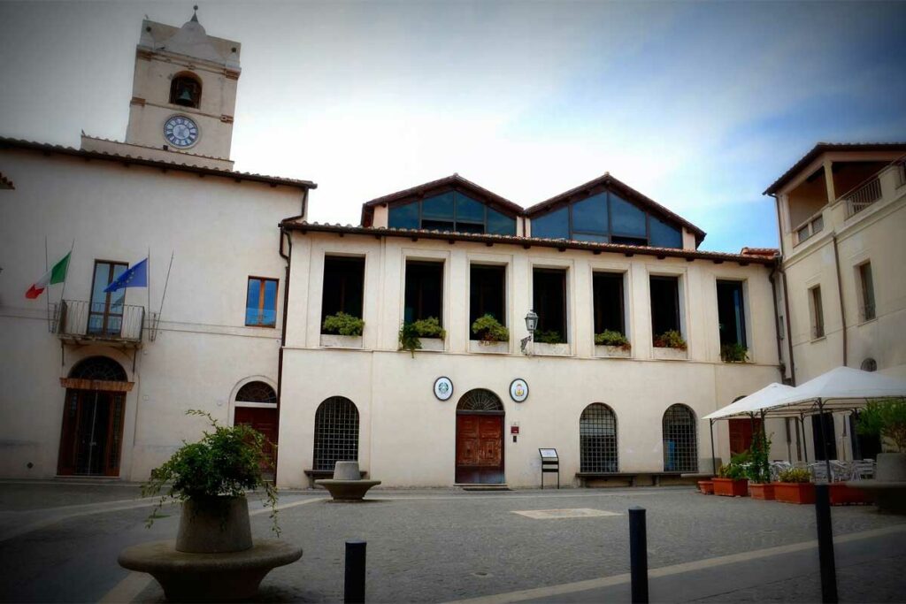 Emergenza Covid-19, l’ordinanza: «Chiusura parchi, giardini e pinete comunali, vietato l’accesso nei giorni festivi e prefestivi alle marine di Montalto di Castro e Pescia Romana»